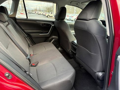 Used 2021 Toyota RAV4 LE image 18