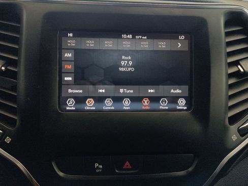 Used 2020 Jeep Cherokee Latitude Plus image 25