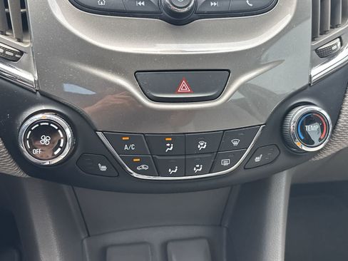Used 2018 Chevrolet Cruze LT w/ Convenience Package FWD image 16