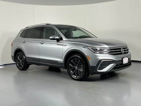Used 2024 Volkswagen Tiguan SE AWD/4WD image 1
