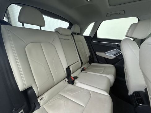 Used 2020 Audi Q3 2.0T Premium image 32