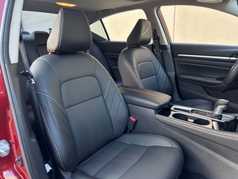 Used 2024 Nissan Altima 2.5 SR w/ SR Premium Package FWD image 34
