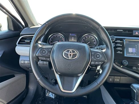 Used 2019 Toyota Camry SE image 12