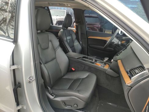 Used 2022 Volvo XC90 T5 Momentum w/ Advanced Package image 27