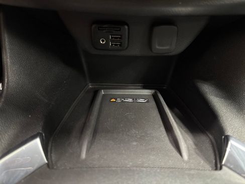 Used 2023 Chevrolet Traverse LT w/ LT Premium Package AWD/4WD image 31