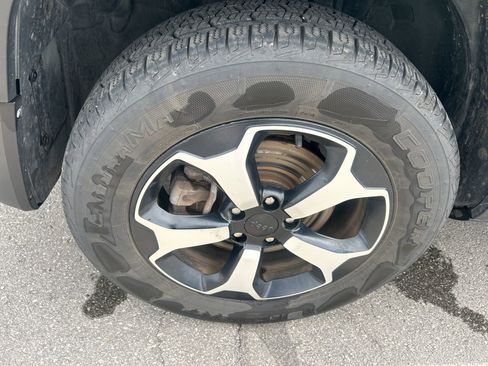 Used 2020 Jeep Renegade Trailhawk w/ Premium Leather Group AWD/4WD image 9