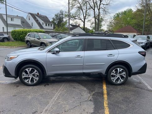Certified 2022 Subaru Outback Limited AWD/4WD image 9
