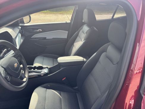 Used 2025 Chevrolet Trax LT image 24