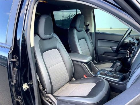 Used 2017 Chevrolet Colorado Z71 w/ Z71 Midnight Edition image 7