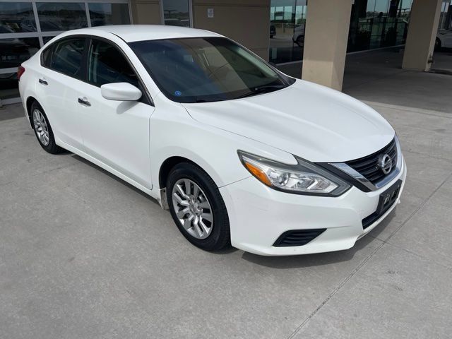 Used 2016 Nissan Altima 2.5 S w/ Power Driver Seat Package FWD image 2