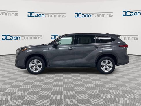Used 2022 Toyota Highlander L FWD image 5