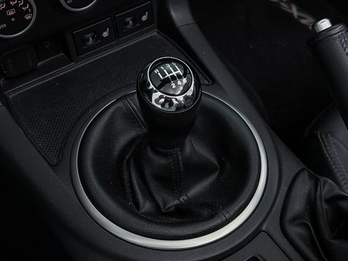 Used 2011 MAZDA MX-5 Miata Grand Touring w/ Premium Pkg image 18