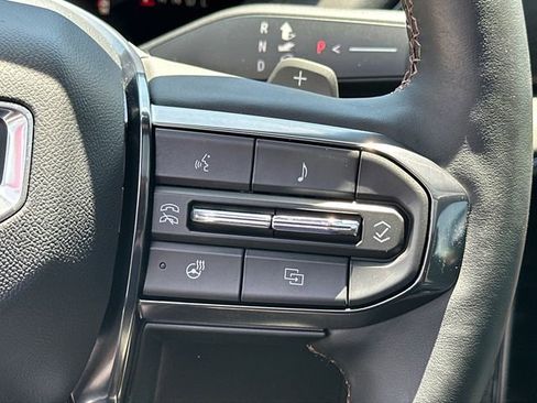 Used 2025 GMC Yukon XL AT4 w/ AT4 Premium Package AWD/4WD image 24