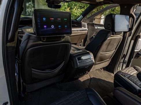 Used 2025 Cadillac Escalade V AWD/4WD image 27