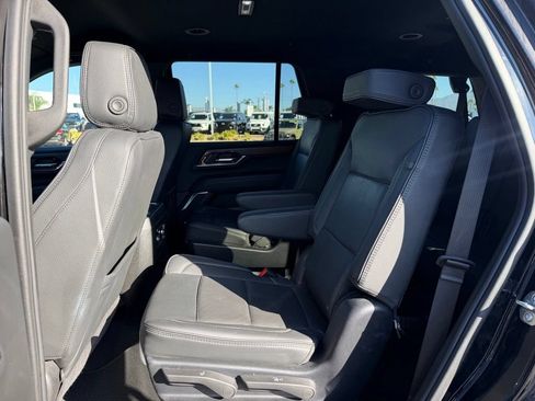 Used 2025 GMC Yukon Denali AWD/4WD image 4