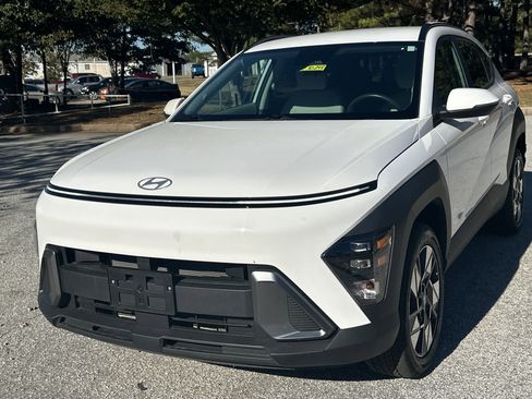 Used 2025 Hyundai Kona SEL image 1