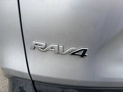 Used 2023 Toyota RAV4 LE AWD/4WD image 5