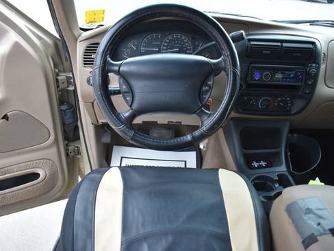 Used 2000 Ford Explorer XLT AWD/4WD image 17
