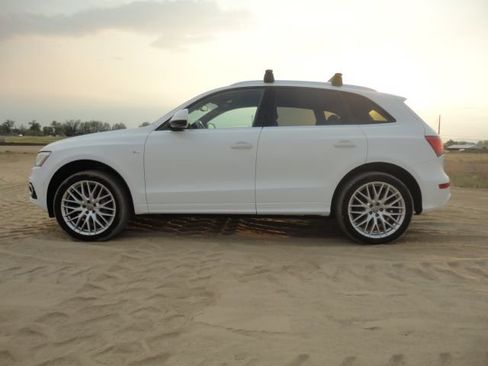 Used 2017 Audi Q5 2.0T Premium Plus w/ Technology Package AWD/4WD image 2