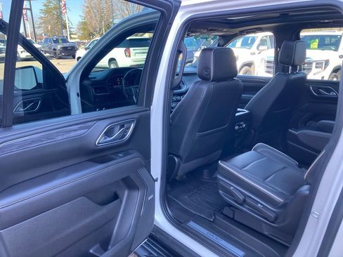 Certified 2022 GMC Yukon XL SLT w/ SLT Luxury Package image 14