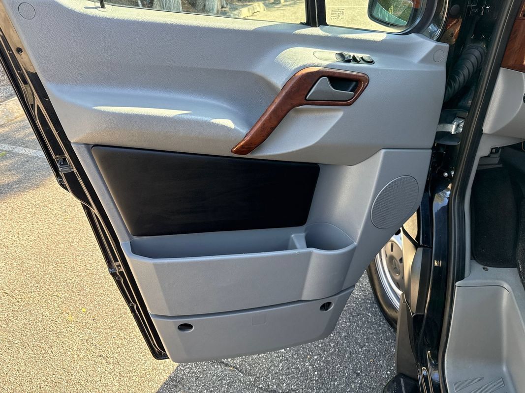 Used 2017 Mercedes-Benz Sprinter 2500 image 15