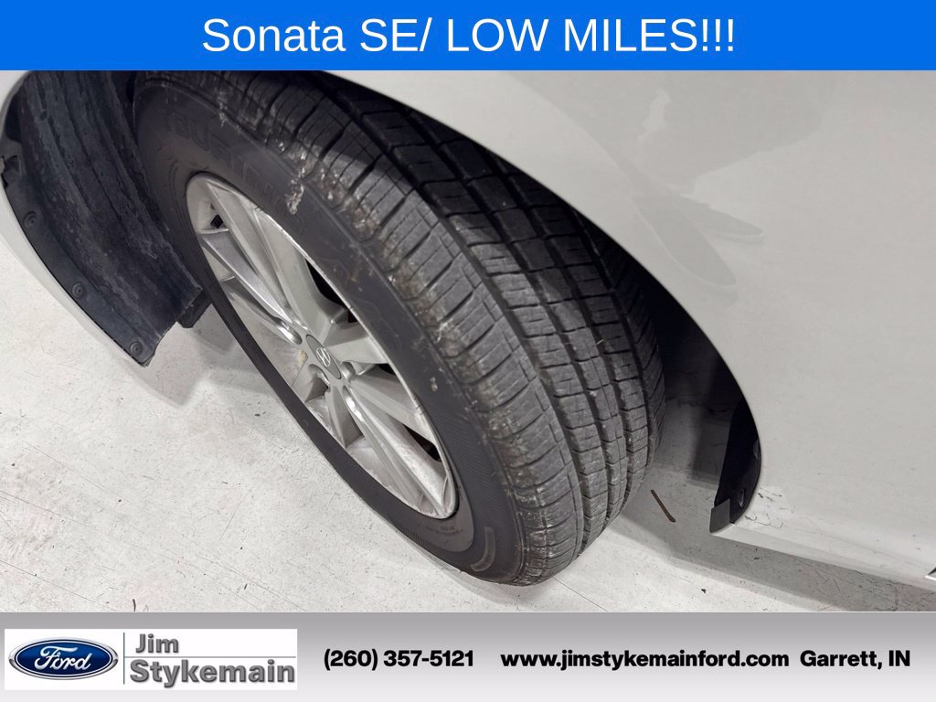 Used 2015 Hyundai Sonata SE w/ Option Group 09 FWD image 12