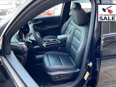 Used 2025 Chevrolet Equinox LT w/ Convenience Package II AWD/4WD image 25