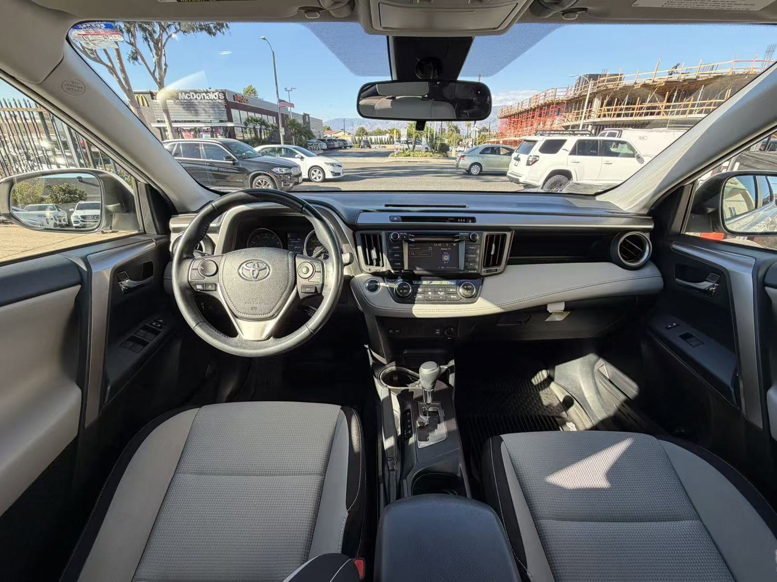 Used 2018 Toyota RAV4 XLE FWD image 11
