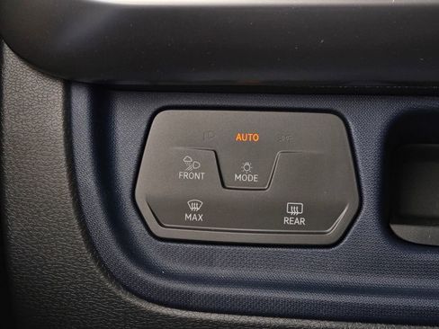 New 2025 Volkswagen ID. Buzz Pro S Plus RWD image 15