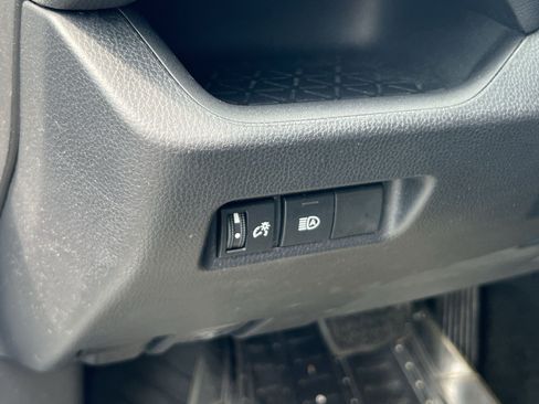 Used 2021 Toyota RAV4 LE AWD/4WD image 26