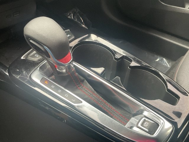 Certified 2025 Chevrolet Trax RS w/ Sunroof Package FWD image 16