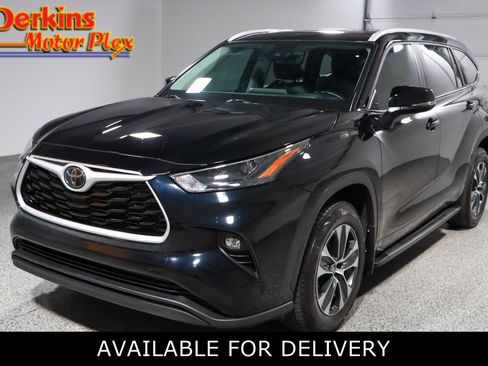 Used 2024 Toyota Highlander XLE image 1