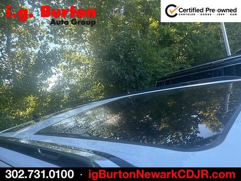 Used 2024 Jeep Wagoneer Series III w/ Premium Group I AWD/4WD image 6