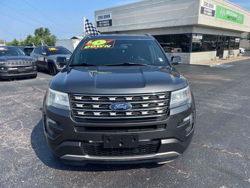 Used 2016 Ford Explorer XLT FWD image 2