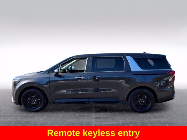 Used 2025 Kia Carnival FWD image 5