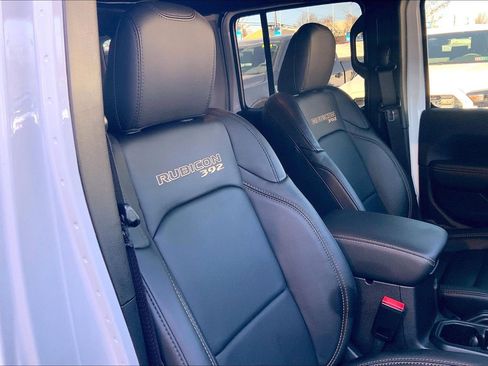 Used 2025 Jeep Wrangler Unlimited Rubicon 392 AWD/4WD image 9