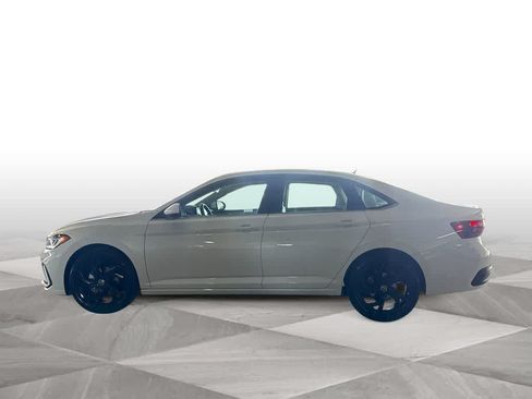 Used 2025 Volkswagen Jetta SE FWD image 5