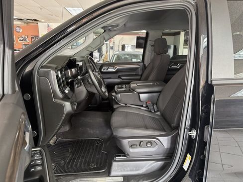 Used 2025 Chevrolet Silverado 1500 LT RWD image 9