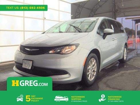 Used 2023 Chrysler Voyager LX FWD image 1