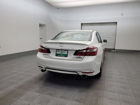 Used 2017 Honda Accord Touring image 7