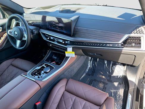 Used 2026 BMW X5 xDrive50e w/ M Sport Package image 24