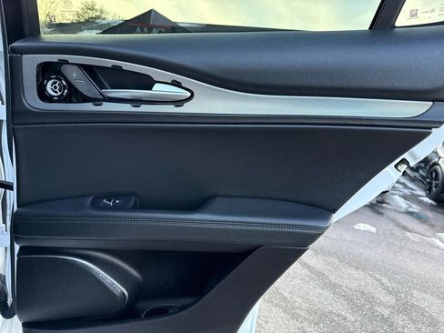 Used 2022 Alfa Romeo Stelvio Veloce image 30