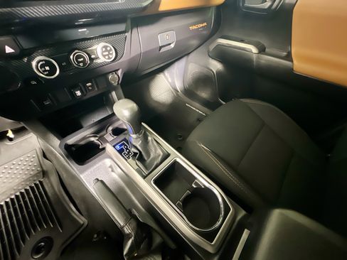 Used 2019 Toyota Tacoma SR5 image 25