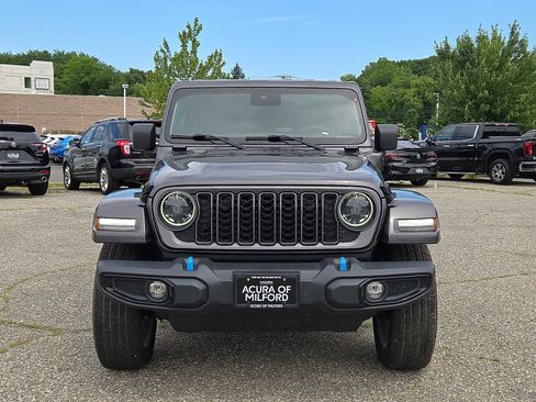 Used 2024 Jeep Wrangler Unlimited w/ Convenience Group AWD/4WD image 2