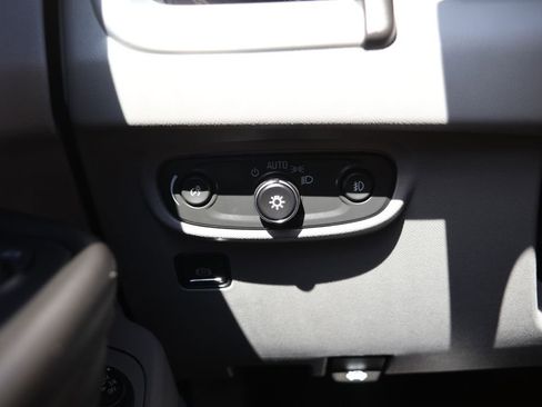 Used 2024 GMC Terrain SLT image 18