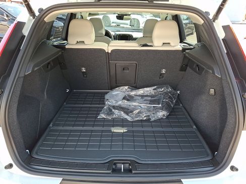 Used 2024 Volvo XC40 B5 Plus w/ Climate Package image 29