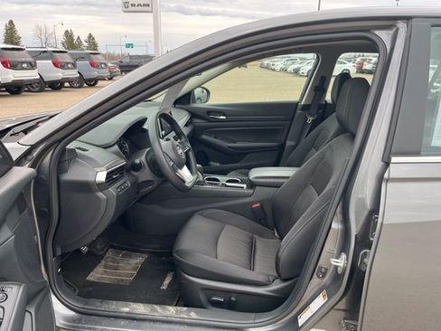 Used 2024 Nissan Altima 2.5 SV image 8