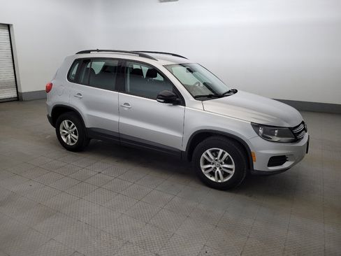 Used 2015 Volkswagen Tiguan S image 11