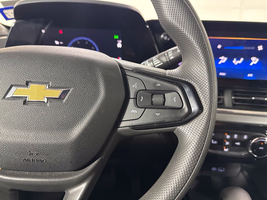Used 2025 Chevrolet Trax LT FWD image 21