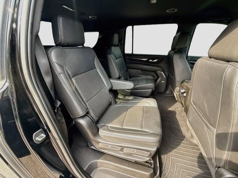 Used 2023 GMC Yukon XL Denali AWD/4WD image 32